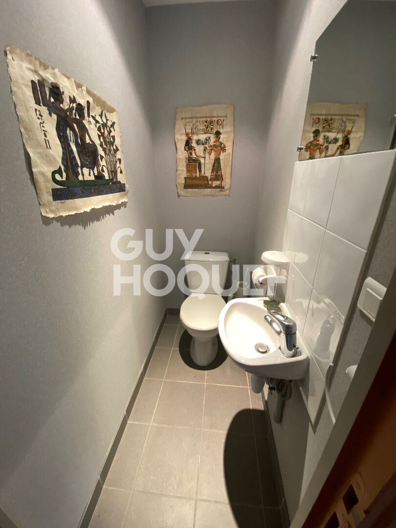 A vendre local professionnel de 90 m² à SAINT GENIS LAVAL.