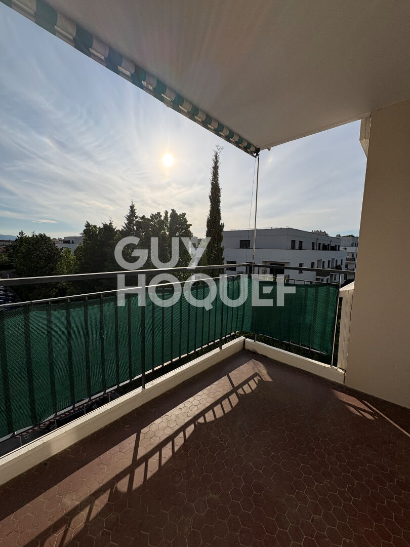 A Louer T2  de 49 m² avec balcon et place de stationnement à Sainte Foy Lès Lyon