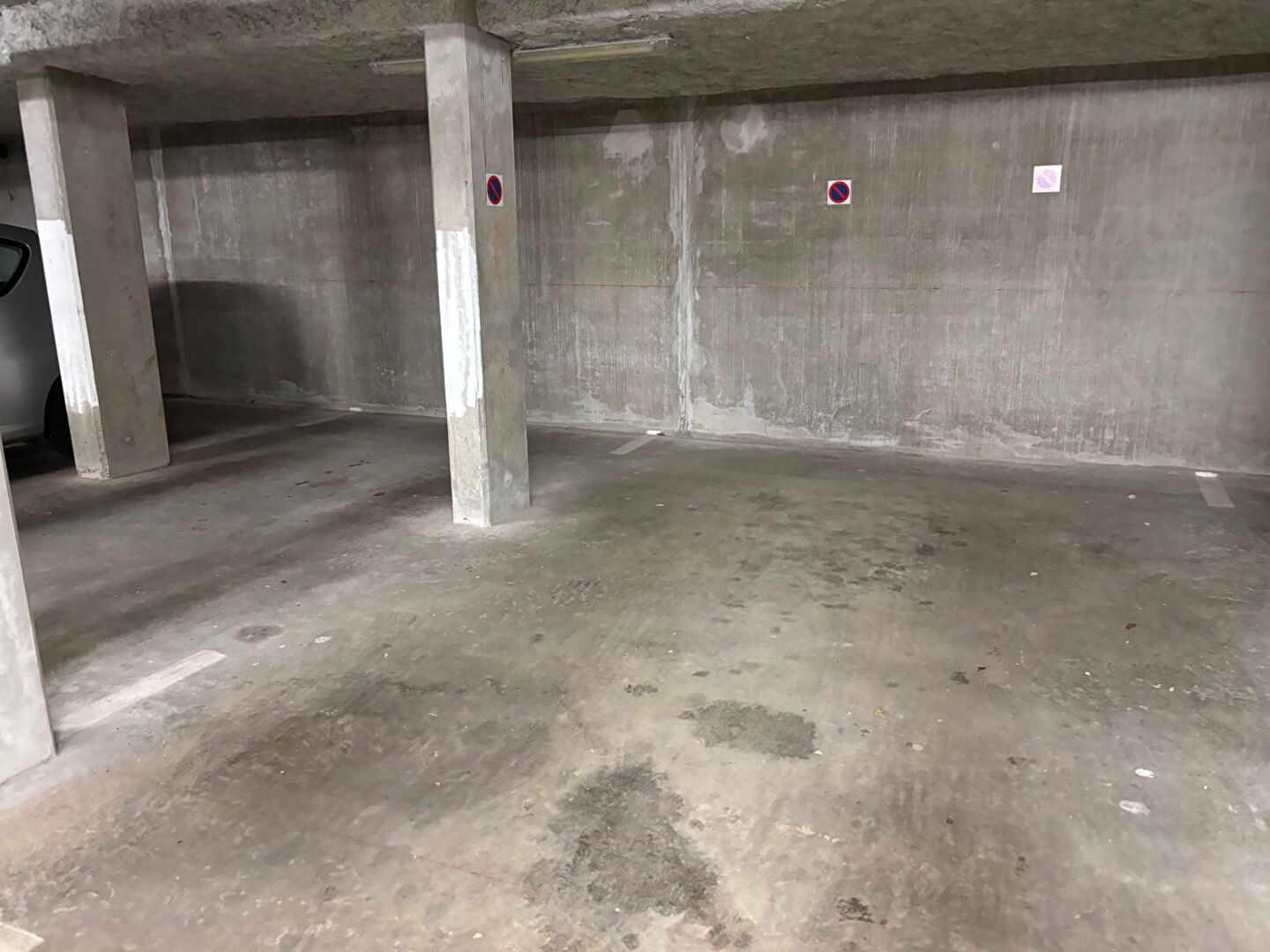 Place de parking PMR en sous-sol - Charpennes