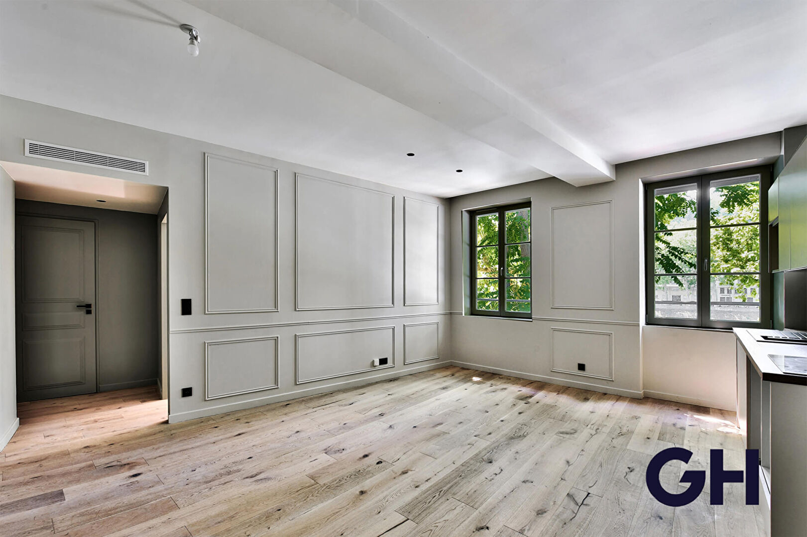 Lyon 1er. T3 - 61 m² entièrement rénové - Bords de Saône.