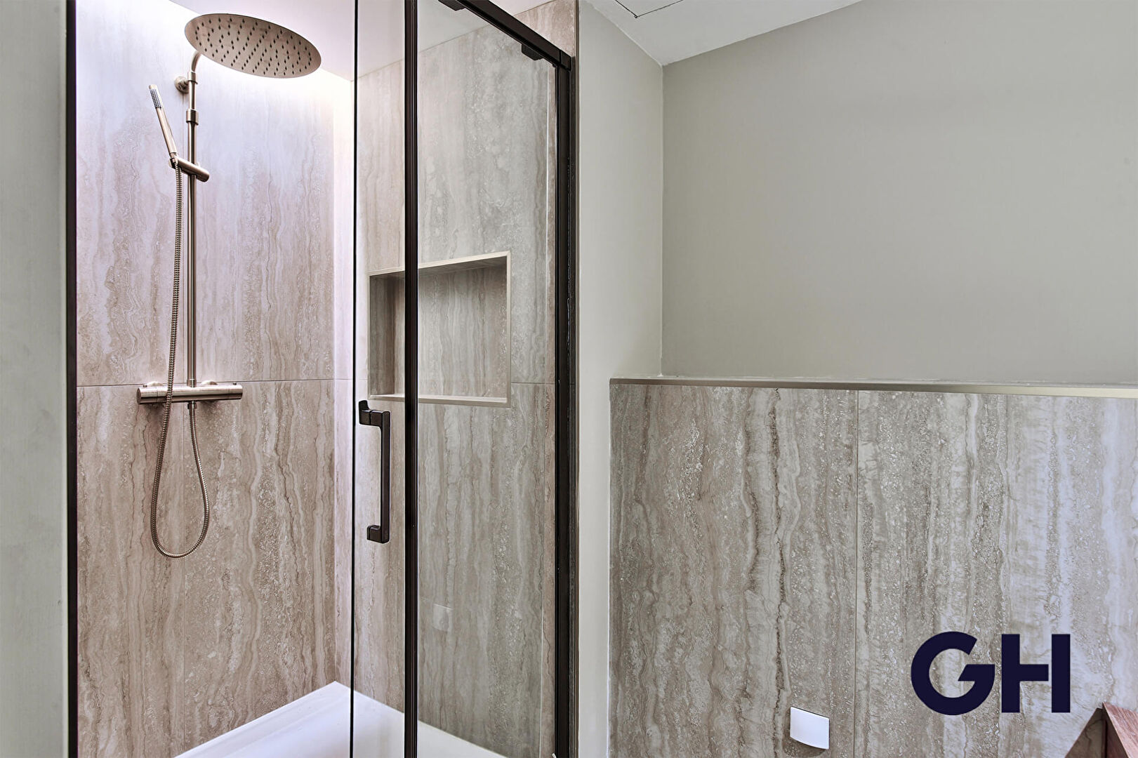 Lyon 1er. T3 - 61 m² entièrement rénové - Bords de Saône.