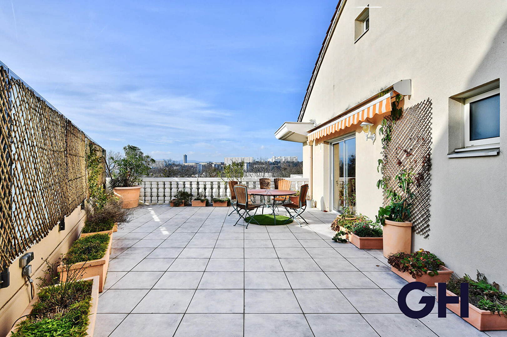 DUPLEX TOIT TERRASSE / CROIX - ROUSSE