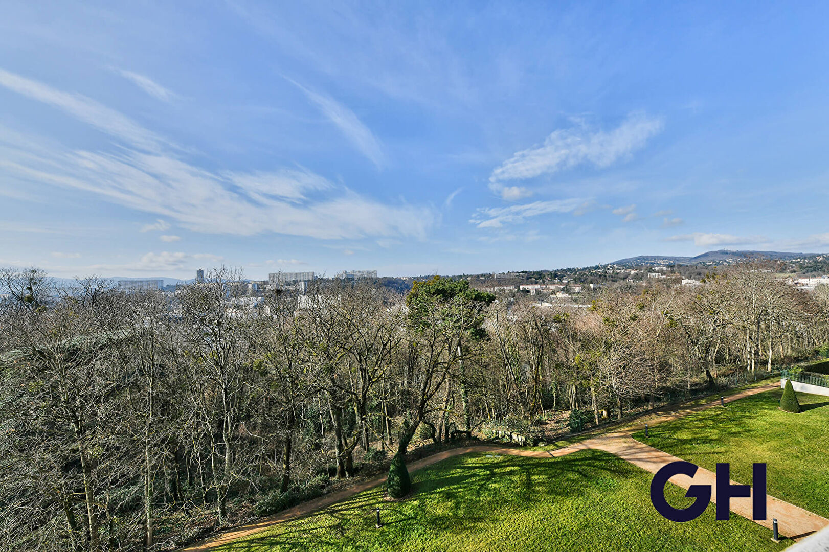DUPLEX TOIT TERRASSE / CROIX - ROUSSE
