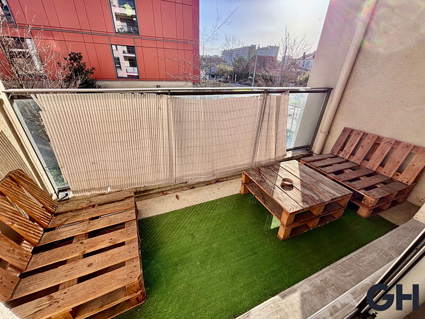 Appartement 2 pièces avec terrasse et garage