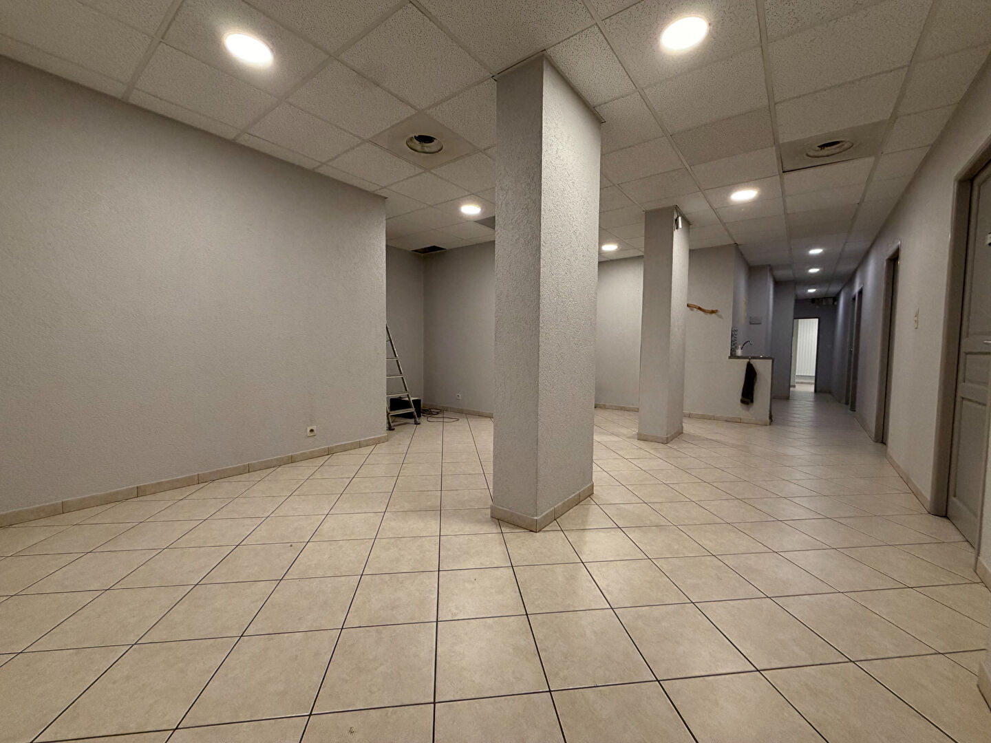 Local commercial 150 m2 - Charpennes, Villeurbanne - proche du métro