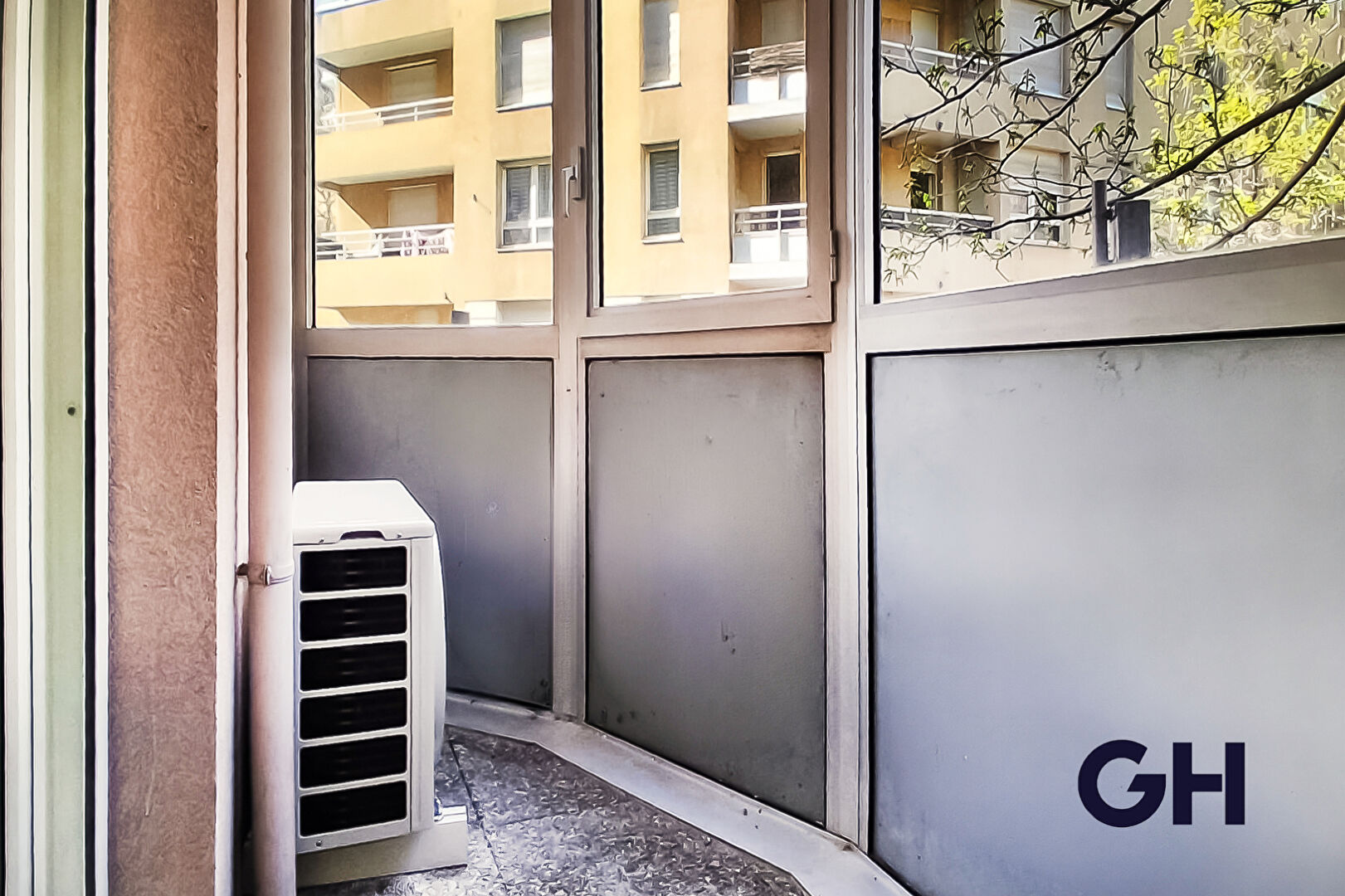 CALUIRE - T2 de 55 m² - REFAIT À NEUF - CLIMATISÉ - LOGGIA