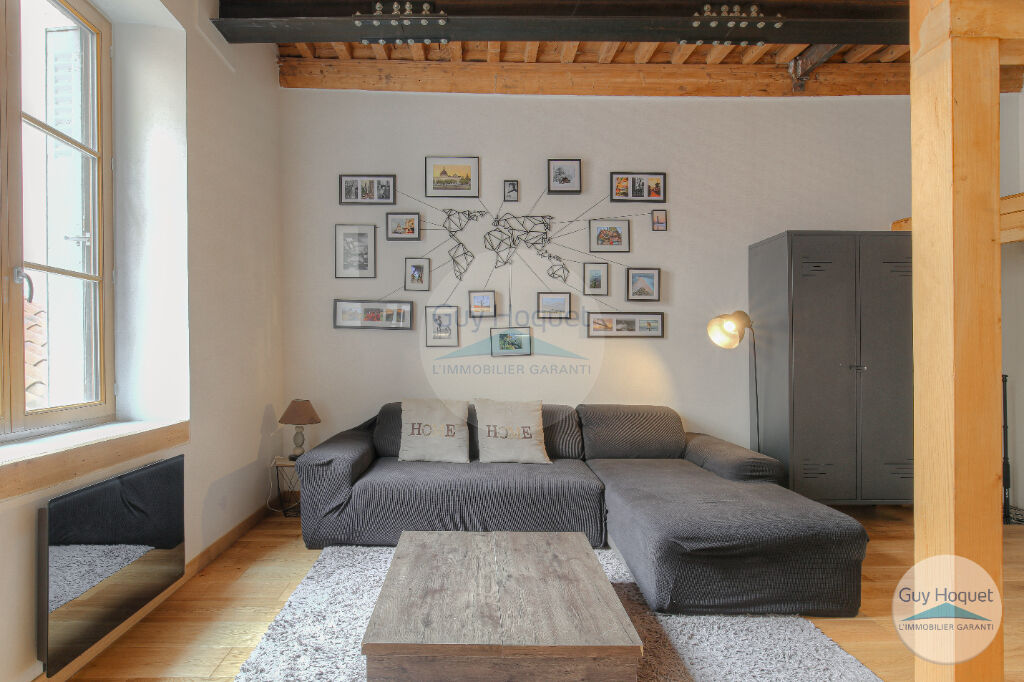 Plateau de la Croix Rousse. Canut de charme rénové avec goût. 2/4 couchages