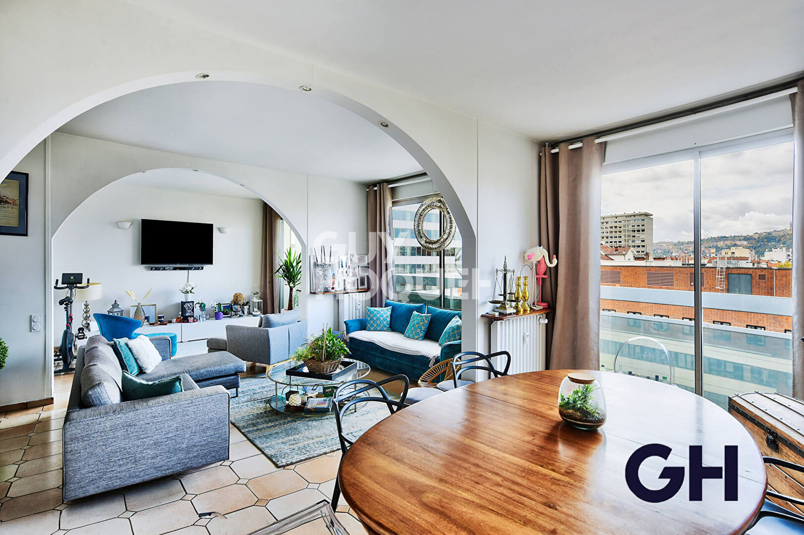 AVANT DERNIER ETAGE AVEC VUE EXCEPTIONNELLE FOURVIERE