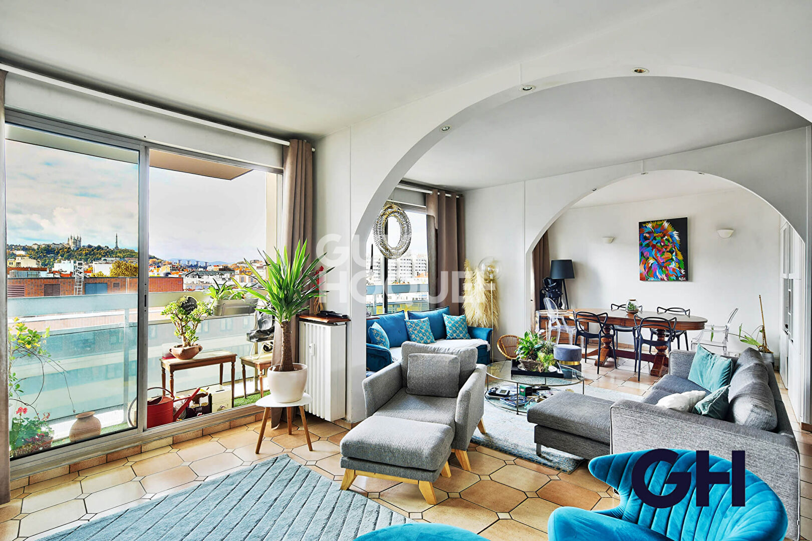 AVANT DERNIER ETAGE AVEC VUE EXCEPTIONNELLE FOURVIERE