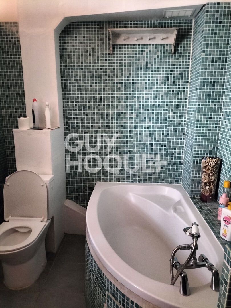 Maison Feyzin 7 pièce(s) 142.95 m2 jardin et dépendances