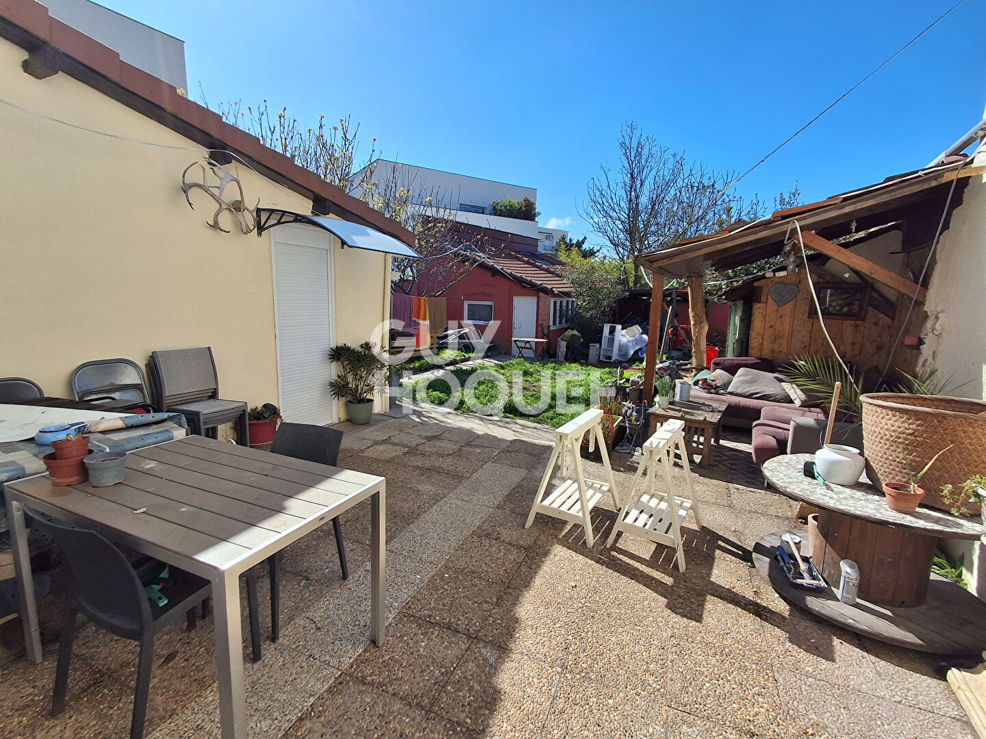 Maison Feyzin 7 pièce(s) 142.95 m2 jardin et dépendances