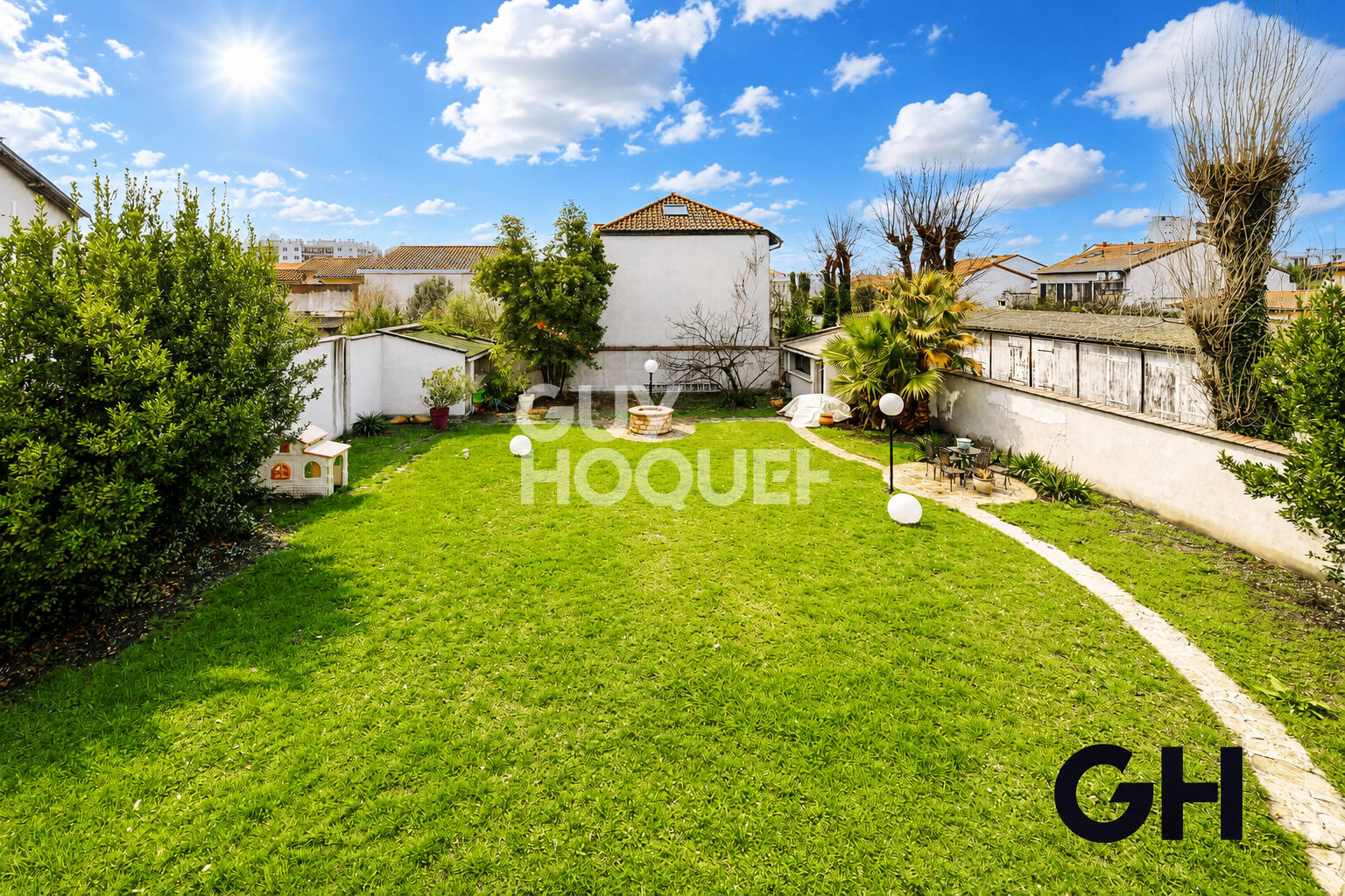 Secteur résidentiel - Maison 6 pièces 185m2 - Villeurbanne