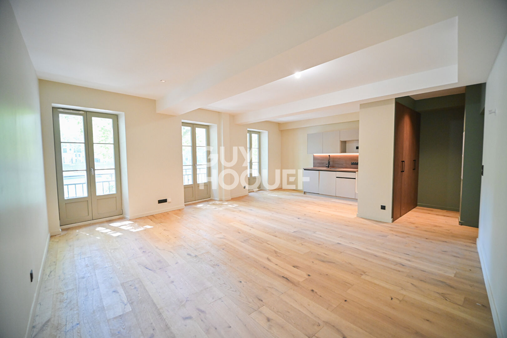 Appartement Lyon 4 pièces 99 m2 (Carrez 98.92m²)