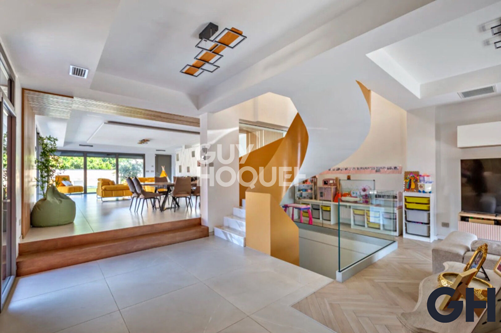 Villeurbanne - Maison contemporaine - 11 pièces, 381m2