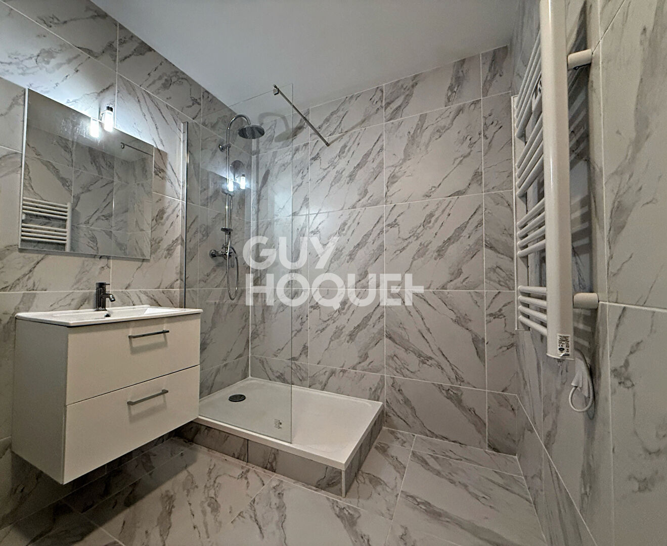 Proche métro Cuire - 50m2 T2 - Dernier étage - Caluire Et Cuire