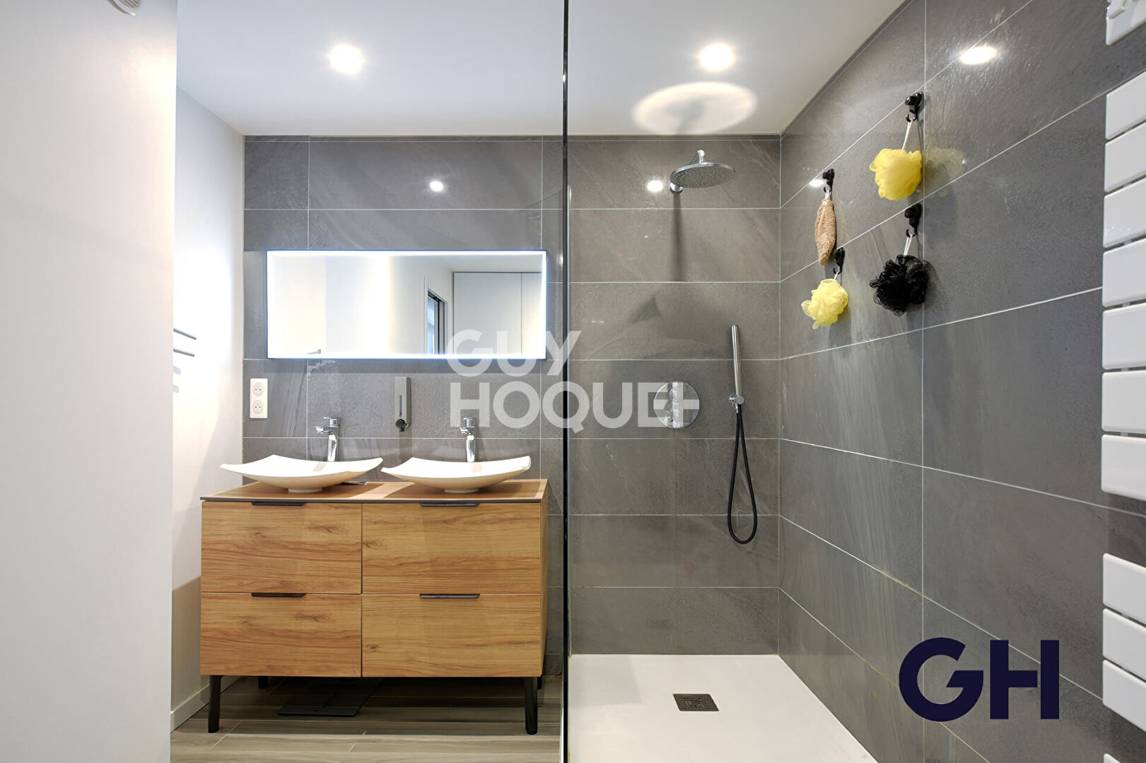 Métro D - LES ESSARTS - Appartement refait à neuf 100m2