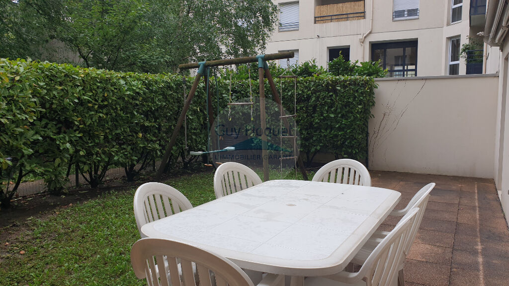 T5 PLACE ST LOUIS AVEC JARDIN