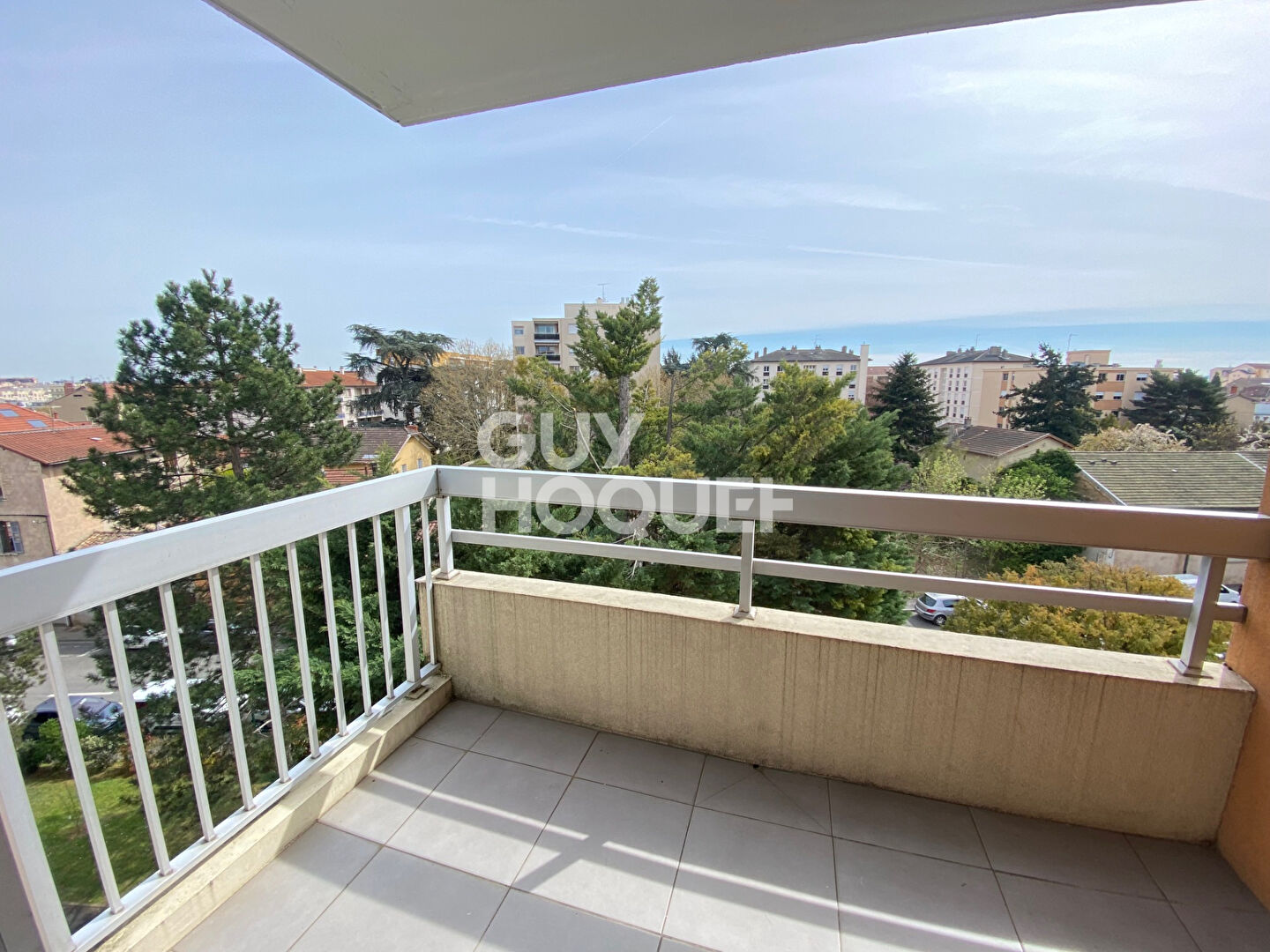 GRAND STUDIO AVEC BALCON