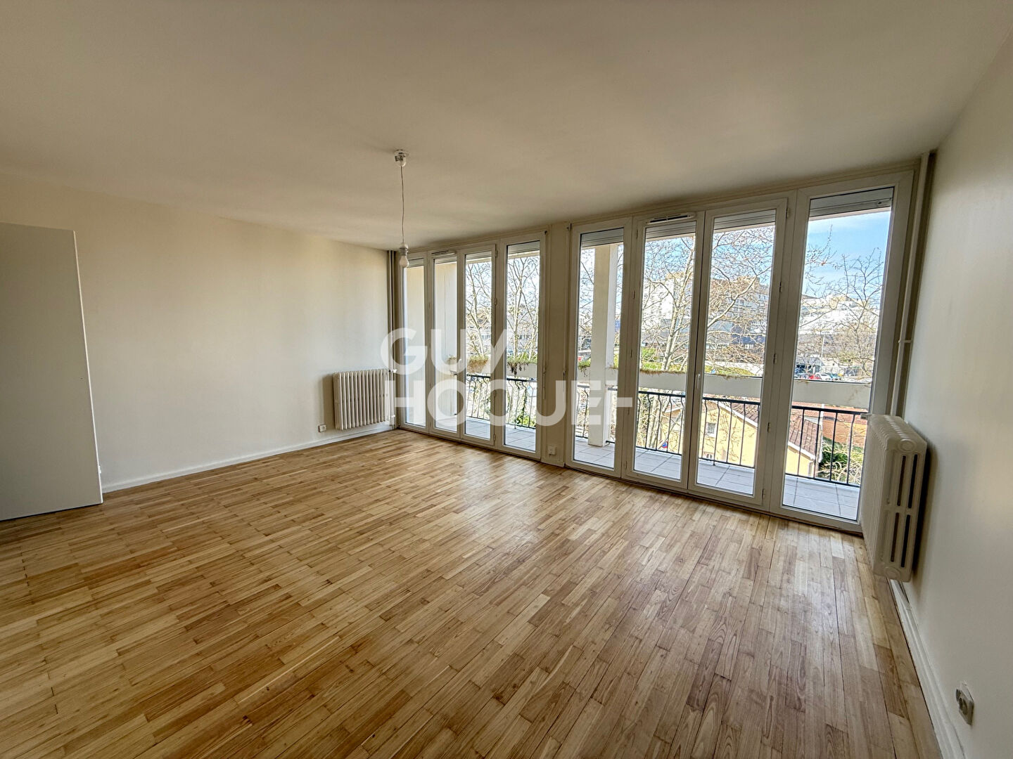 Appartement T3 de 66m2 limite Montchat  / Bron face à l'entrée de l'hôpital Neuro cardio