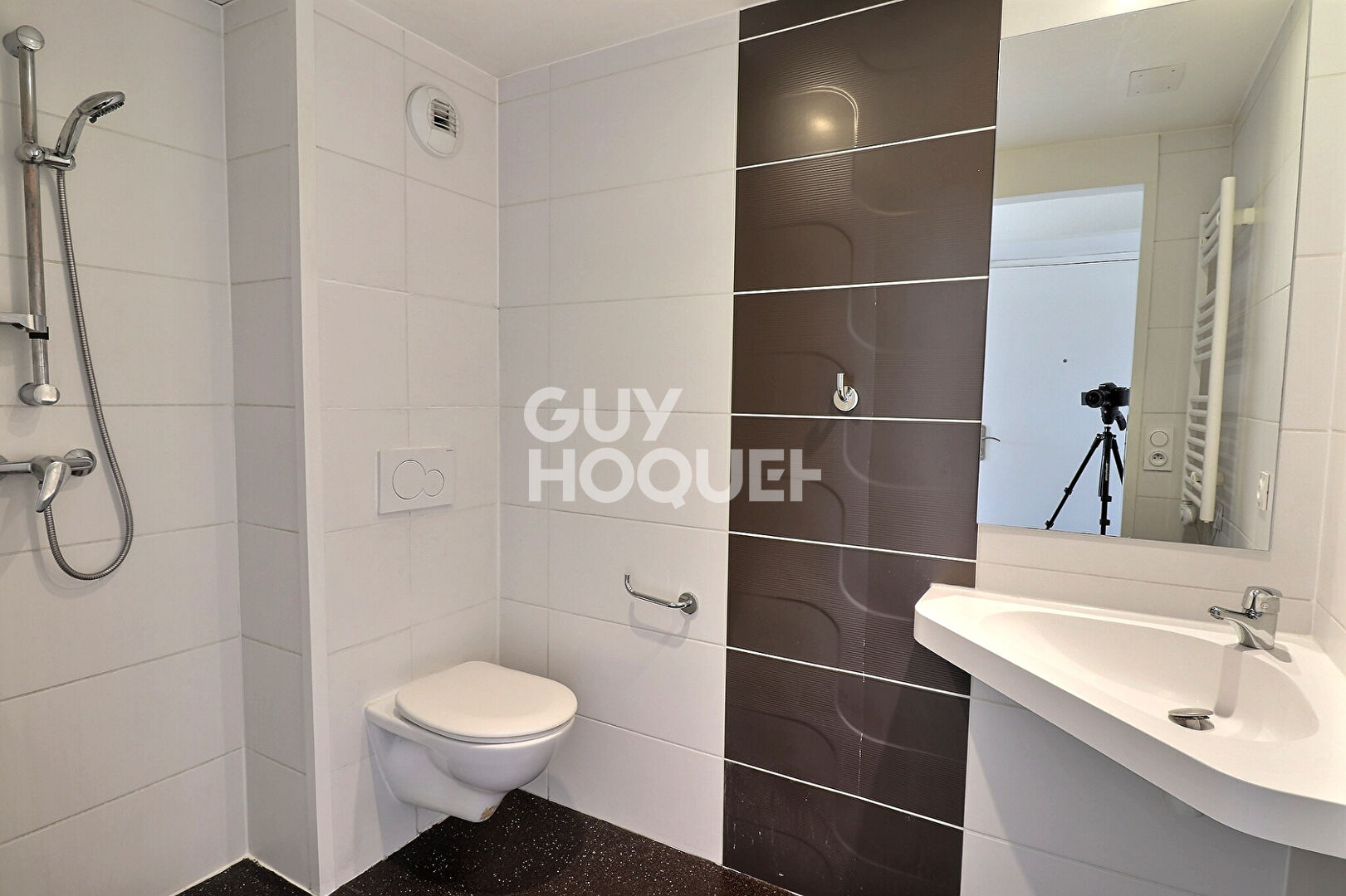 Agréable studio lumineux au calme