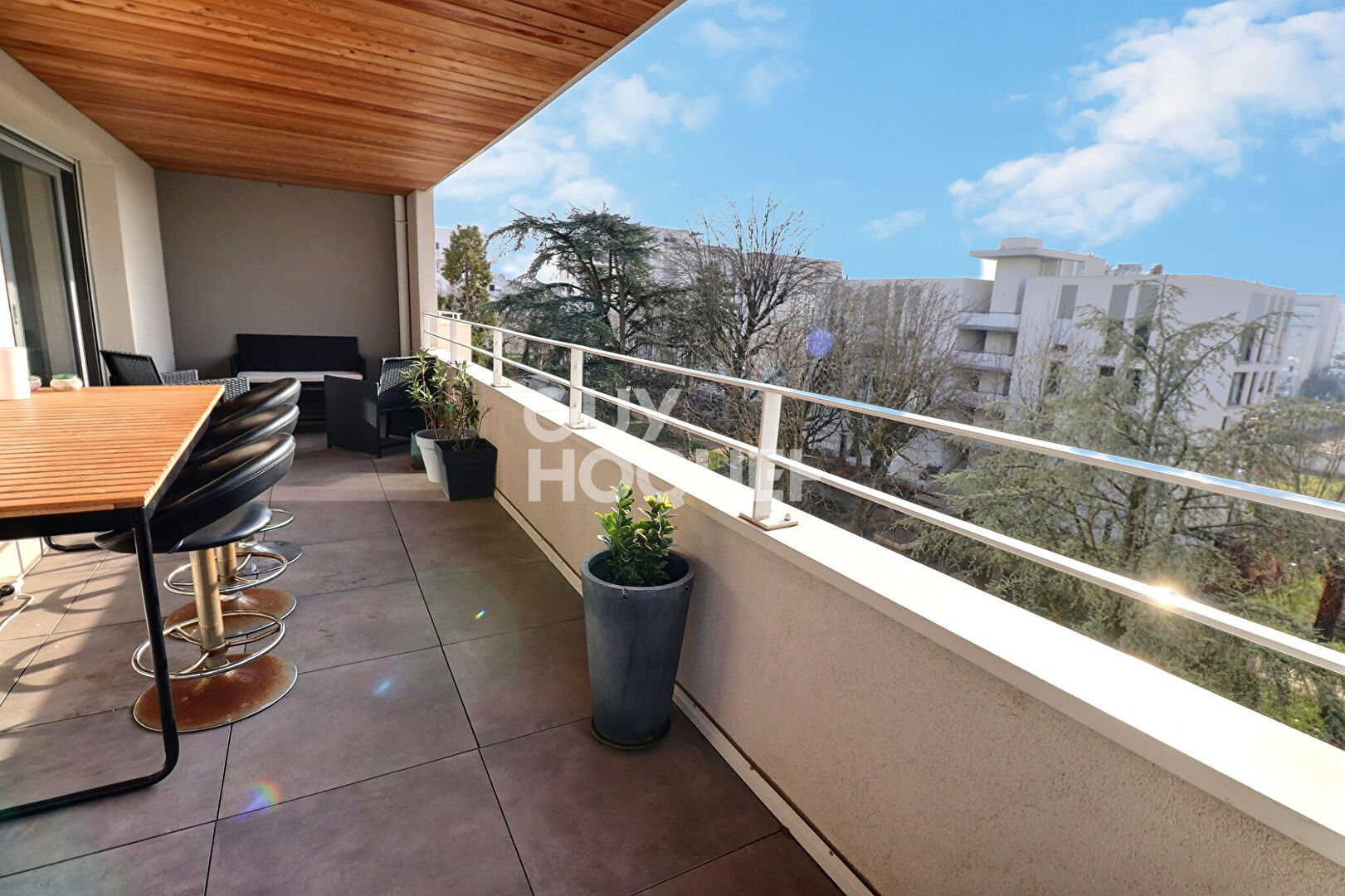 T4 avec terrasse et garage double - LYON 8