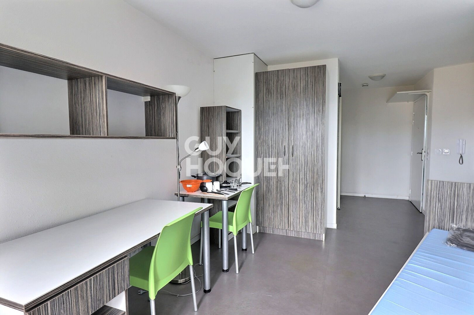 Studio avec parking sous Bail Commercial 