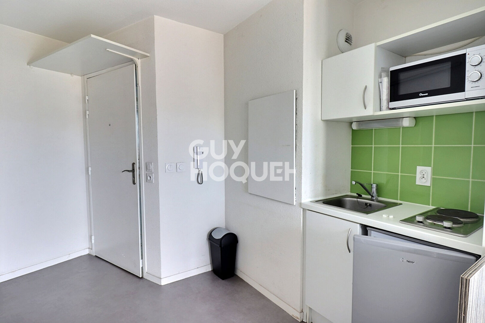 Studio avec parking sous Bail Commercial 