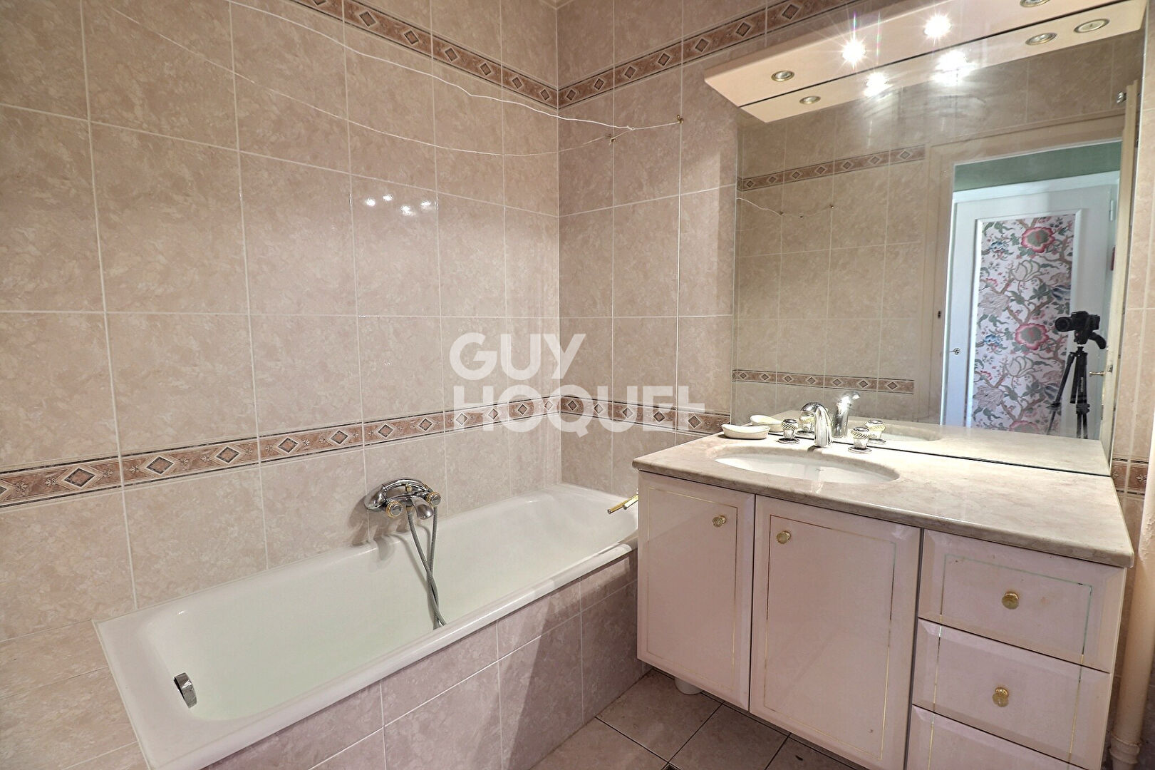 T4 avec cachet de l'ancien proximité Quai Claude Bernard!