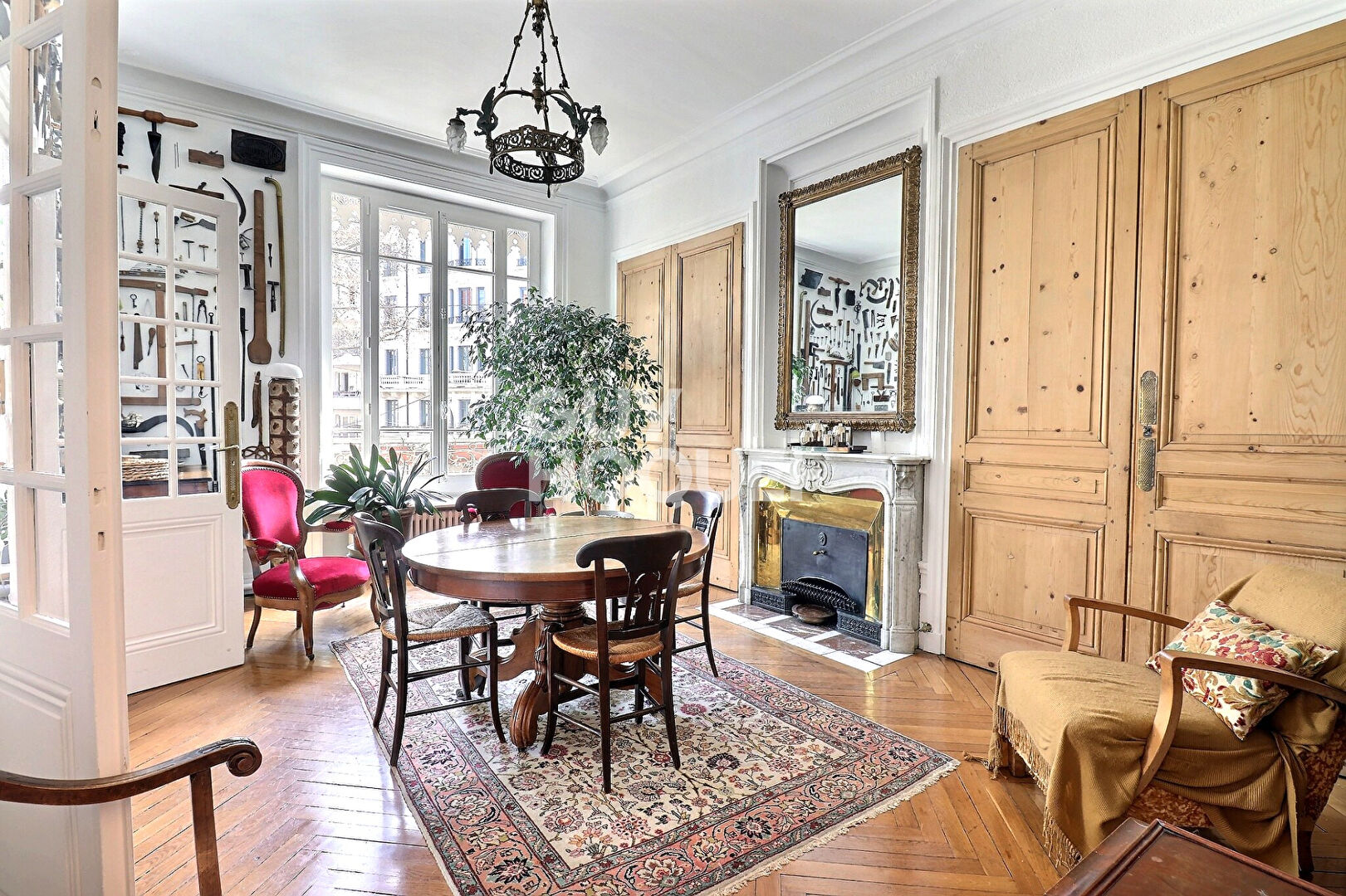 Appartement familial de caractère de 170m² - Volumes d'exception - Saxe Gambetta