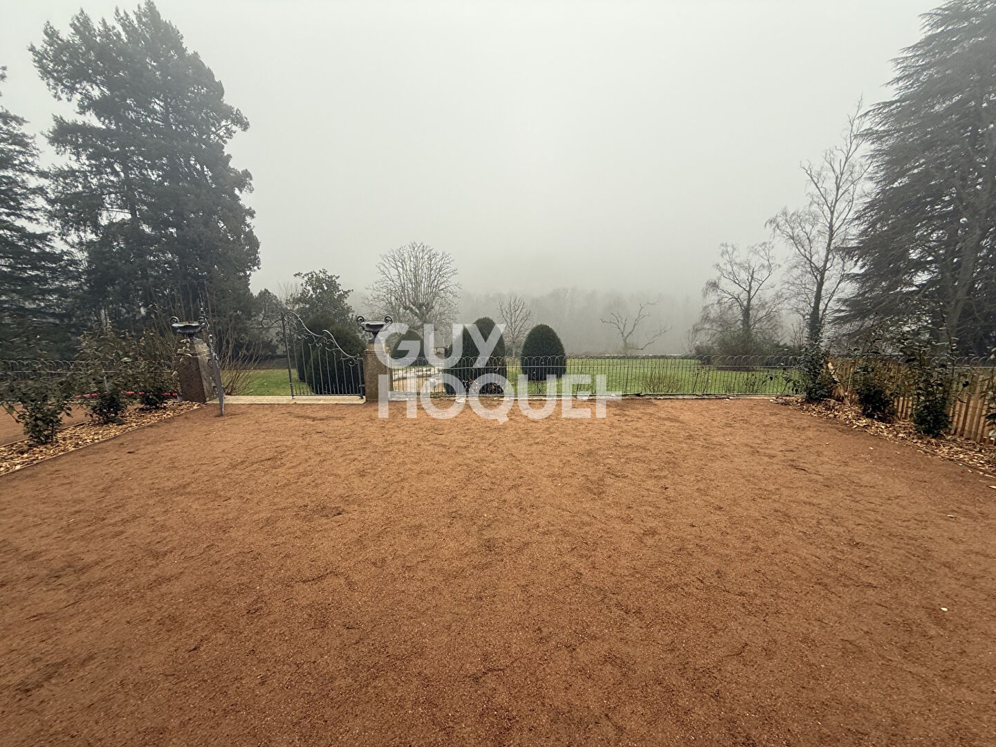T3 Entièrement rénové de 62m² avec 70m² de terrasse / Charbonnières les Bains