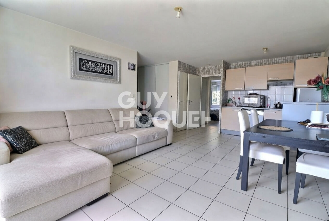 T3 vendu loué avec balcon et place de parking - Proximité Grand Parilly