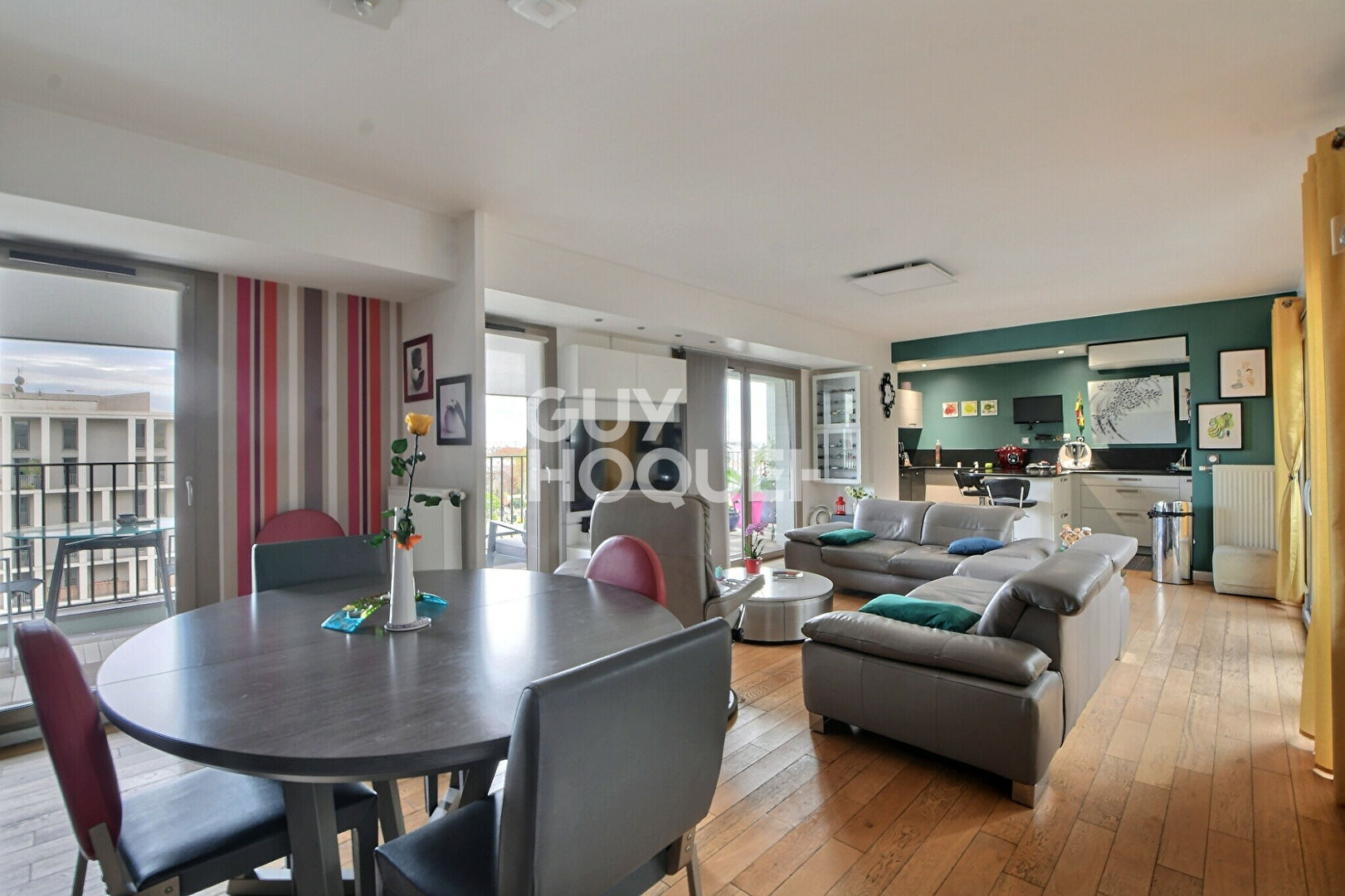 À VENDRE, DERNIER ETAGE, Appartement lumineux de 104 m² avec double balcon et vue dégagée, Dernier étage, Lyon 8ème (69008)