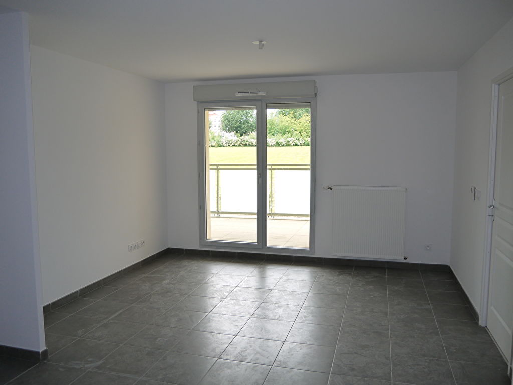 T2 avec Balcon et garage francheville