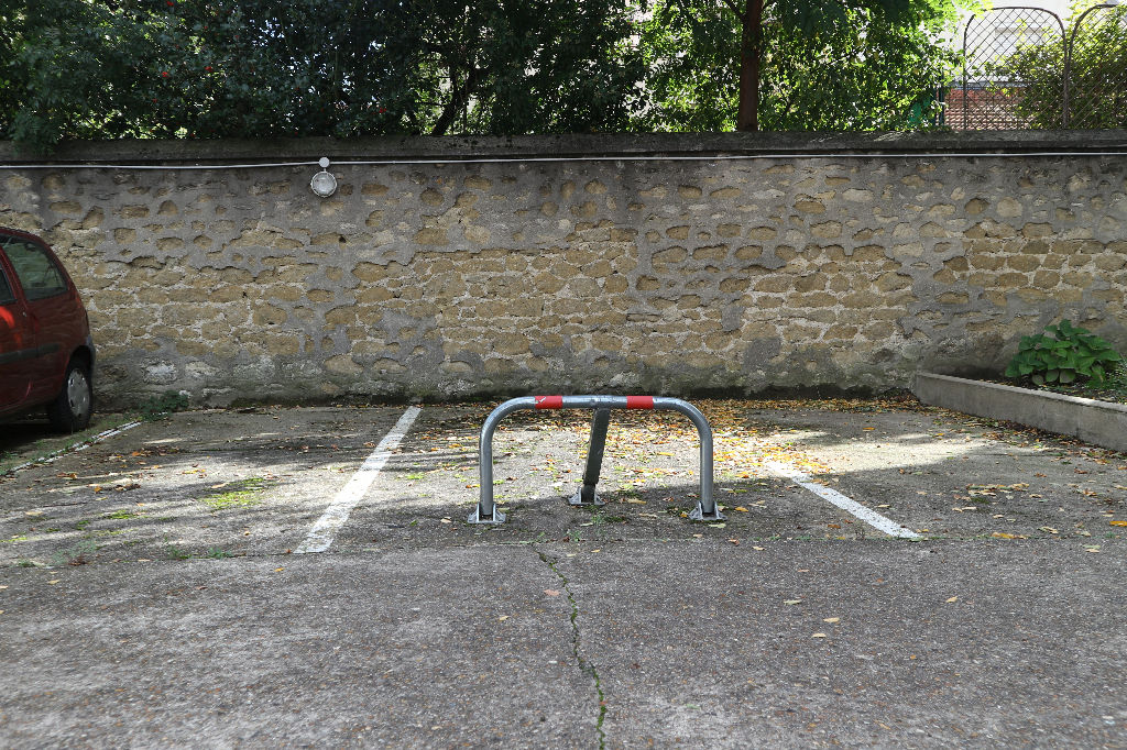 PLACE DE PARKING-QUARTIER DES FLEURS