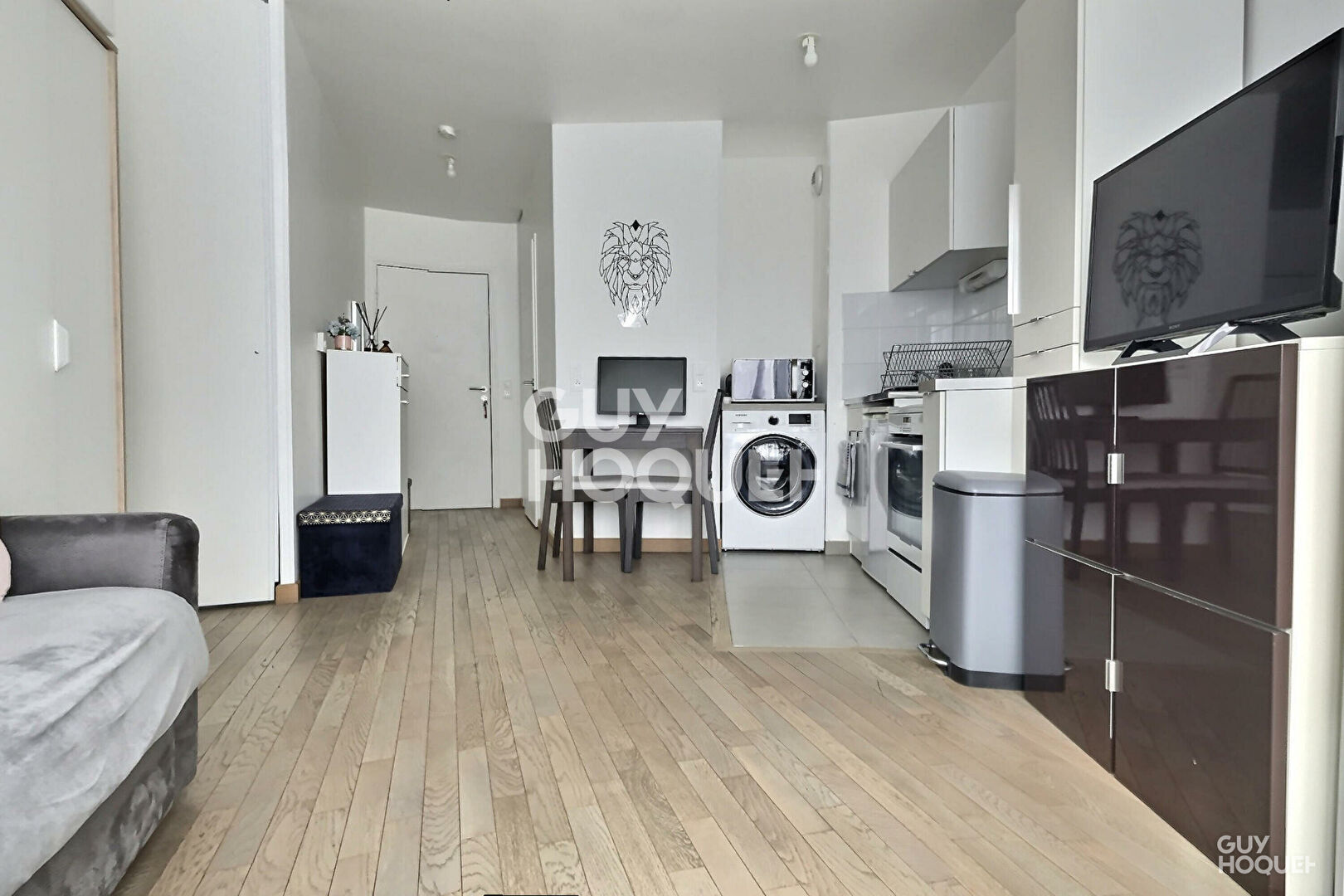 ROYAL MANSART-STUDIO  AVEC PARKING