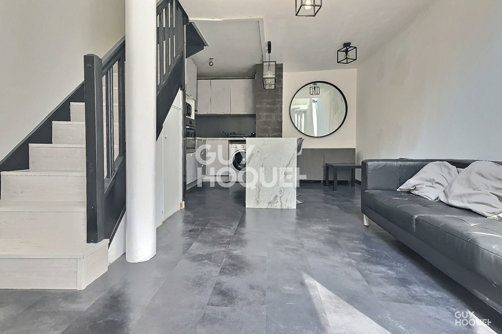 ALFORTVILLE-HYPER CENTRE-STUDIO EN DUPLEX AVEC ESPACE NUIT ET TERRASSE
