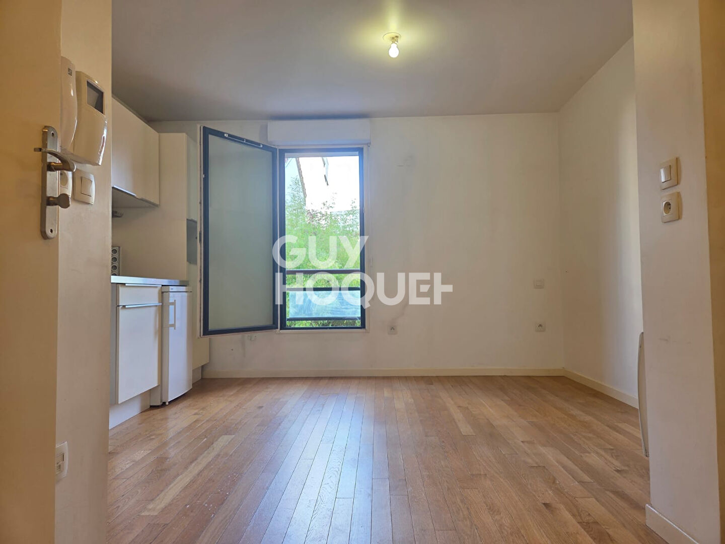 STUDIO - PROCHE METRO RÉSIDENCE RECENTE