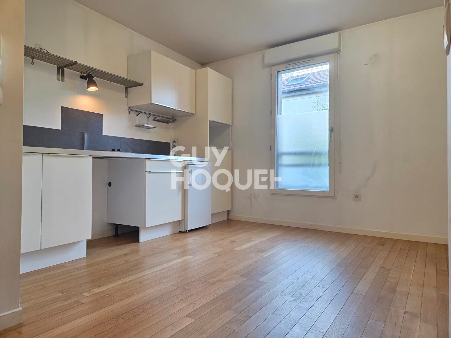 STUDIO - PROCHE METRO RÉSIDENCE RECENTE