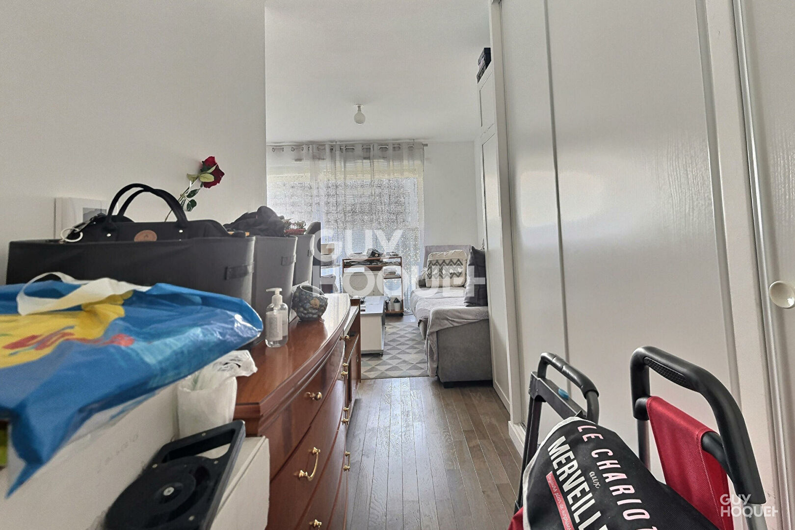 STUDIO - PROCHE METRO RÉSIDENCE RECENTE