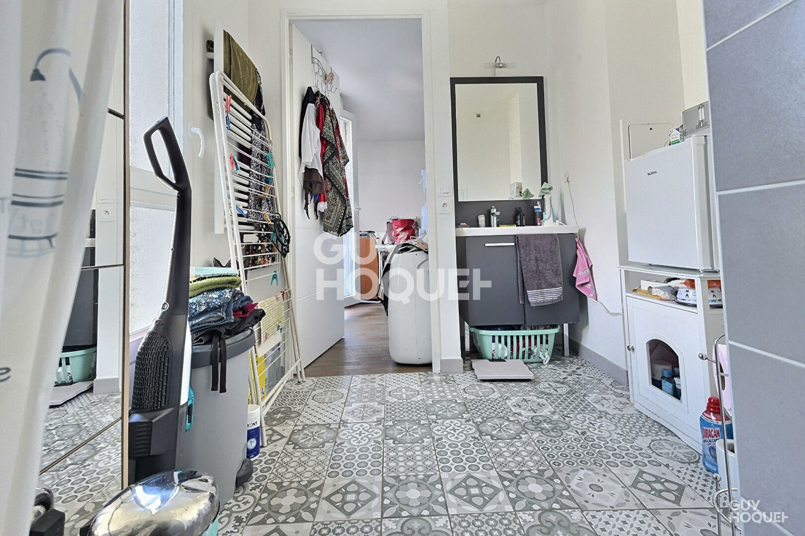 STUDIO - PROCHE METRO RÉSIDENCE RECENTE