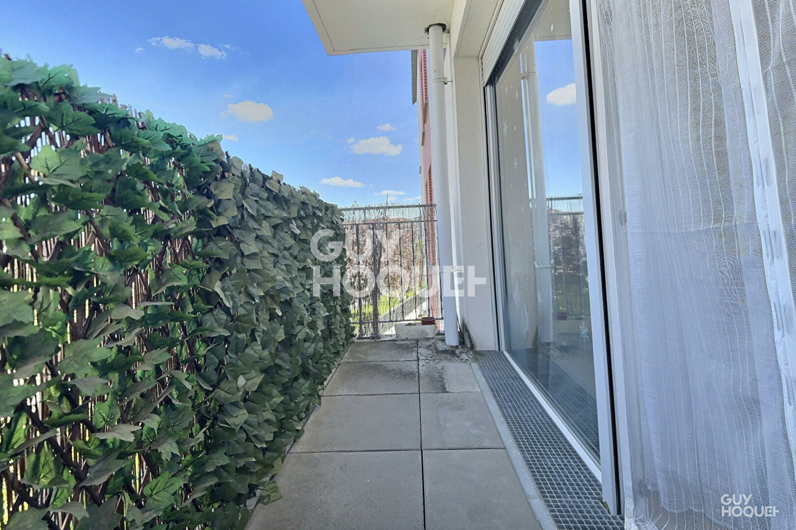 STUDIO - PROCHE METRO RÉSIDENCE RECENTE