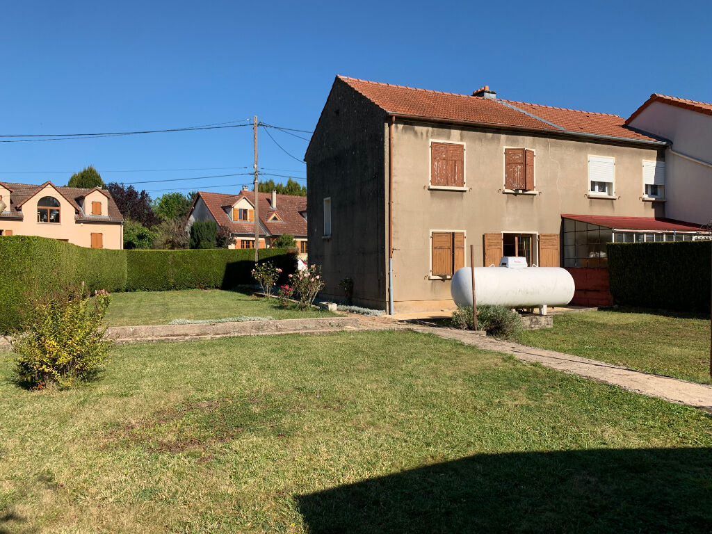 Maison sur terrain 730m².