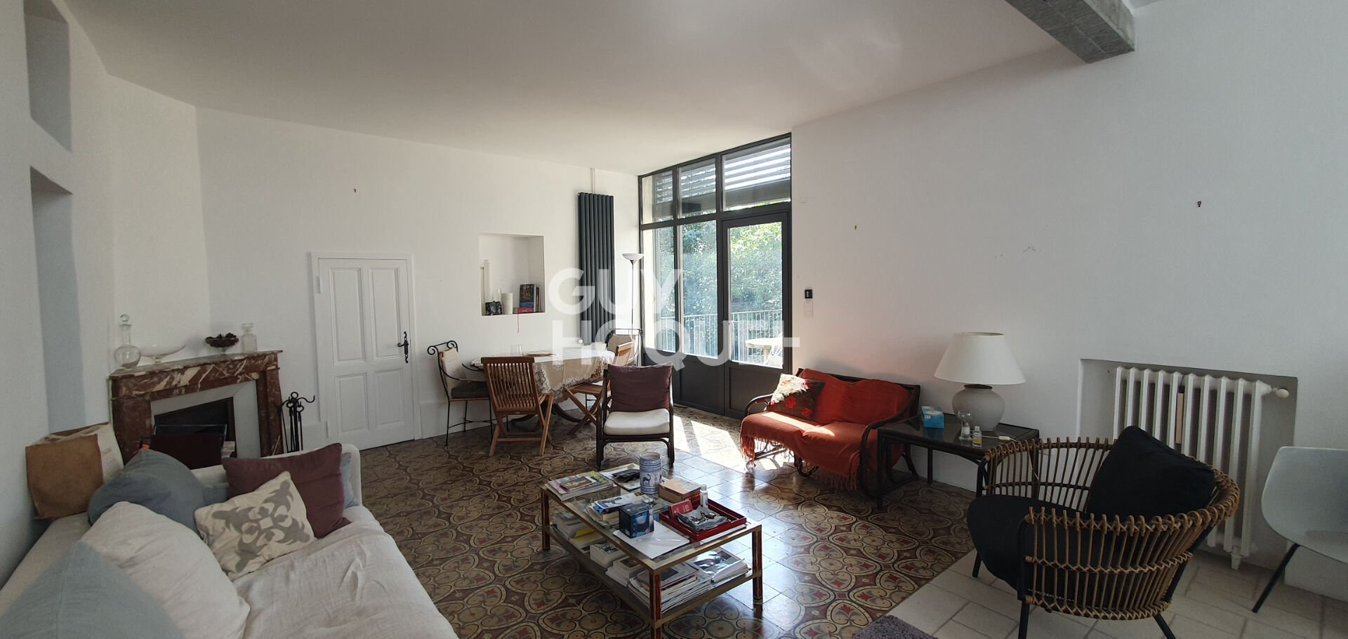 Maison d'exception avec garages, cave, local indépendant et parc arboré