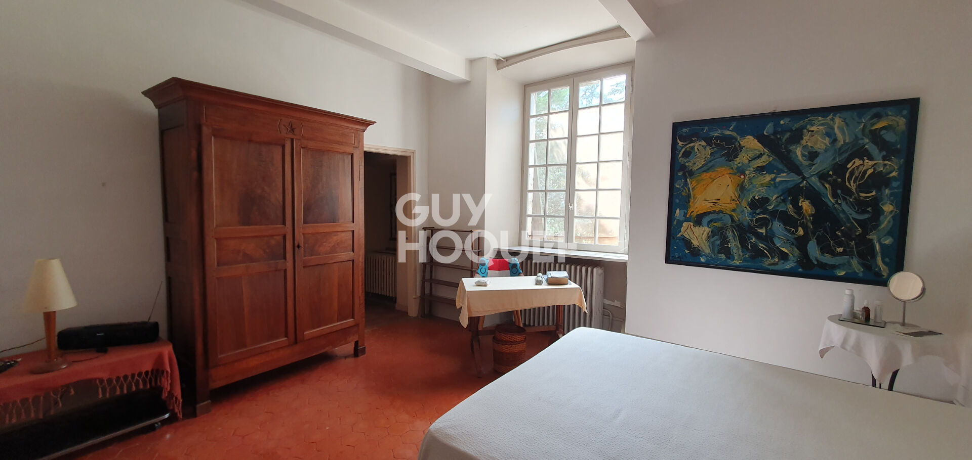 Maison d'exception avec garages, cave, local indépendant et parc arboré