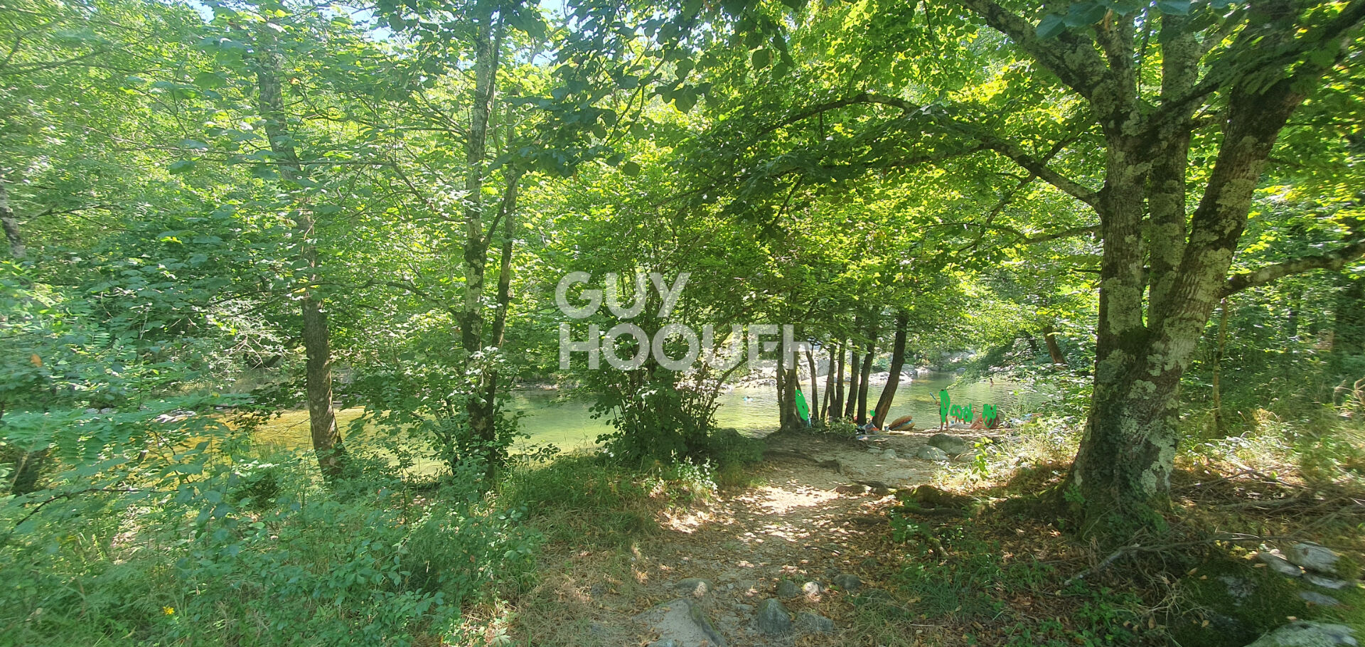 Terrain constructible de 1347m²