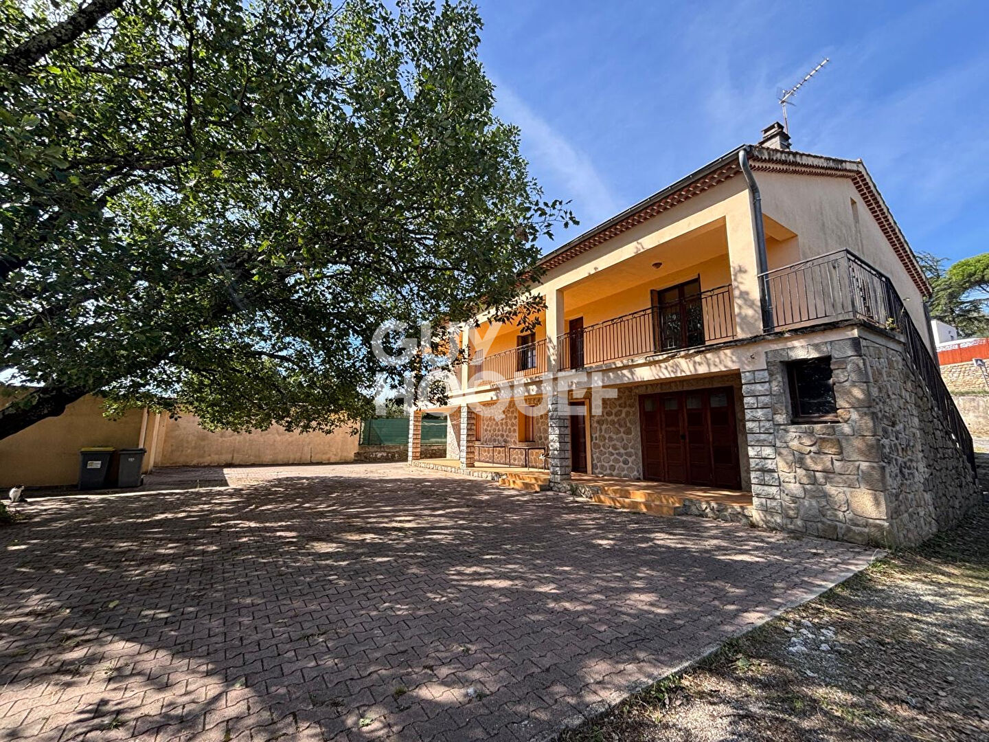 Maison Saint Etienne De Fontbellon 10 pièce(s) 220 m2 sur 2740 m² de terrain