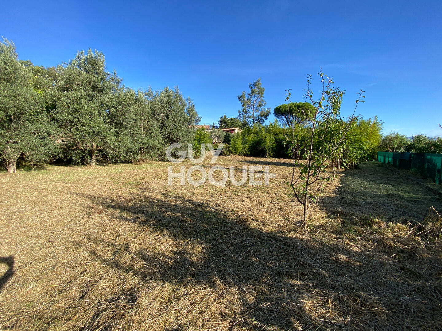 Maison de 220 m2 avec 2 parcelles de terrain constructible sur Saint Etienne De Fontbellon