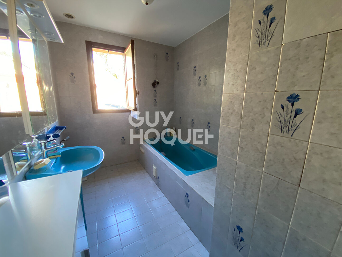 Maison de 220 m2 avec 2 parcelles de terrain constructible sur Saint Etienne De Fontbellon