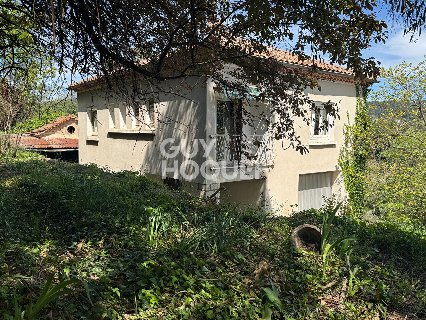 AUBENAS - Vue Dégagée avec Terrain constructible.