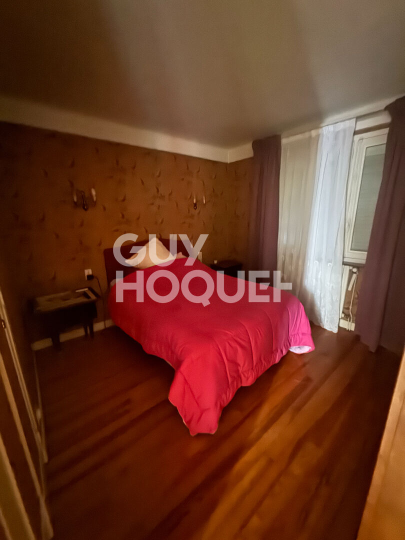 AUBENAS - Vue Dégagée avec Terrain constructible.